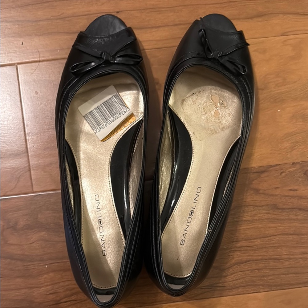 Bandolino Black Flats Classic Slip-On Design open toe shoe